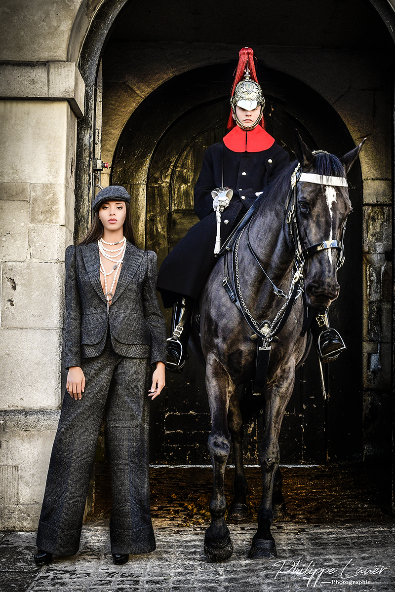 HORSE GUARDS - MAKE-UPNATURAL