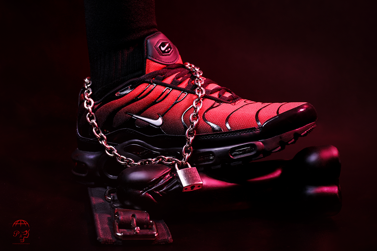 NIKE AIR MAX TN - BLACK RED - MAKE-UPNATURAL